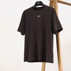 Celine 赛琳 2026FW早秋新品 凯旋门刺绣基础短袖T恤👕重磅高支棉面料,软糯亲肤垂感十足,上身不闷不塌。胸前 Celine 赛琳 2026FW早秋新品 凯旋门刺绣基础短袖T恤👕重磅高支棉面料,软糯亲肤垂感十足,上身不闷不塌。胸前