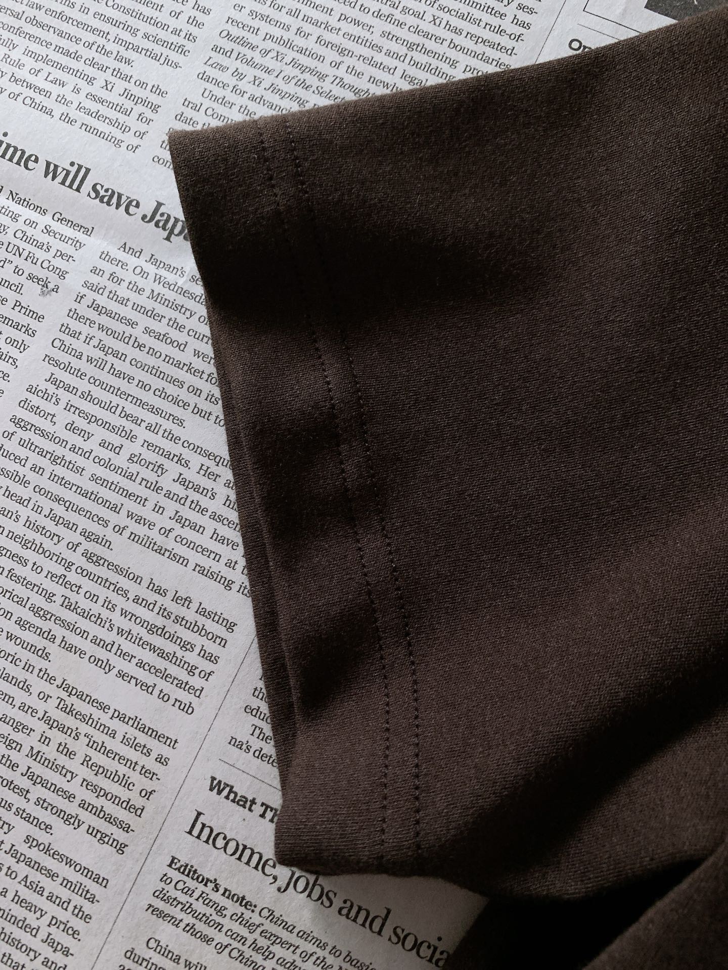 Celine 赛琳 2026FW早秋新品 凯旋门刺绣基础短袖T恤👕重磅高支棉面料,软糯亲肤垂感十足,上身不闷不塌。胸前 Celine 赛琳 2026FW早秋新品 凯旋门刺绣基础短袖T恤👕重磅高支棉面料,软糯亲肤垂感十足,上身不闷不塌。胸前