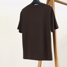 Celine 赛琳 2026FW早秋新品 凯旋门刺绣基础短袖T恤👕重磅高支棉面料,软糯亲肤垂感十足,上身不闷不塌。胸前 Celine 赛琳 2026FW早秋新品 凯旋门刺绣基础短袖T恤👕重磅高支棉面料,软糯亲肤垂感十足,上身不闷不塌。胸前