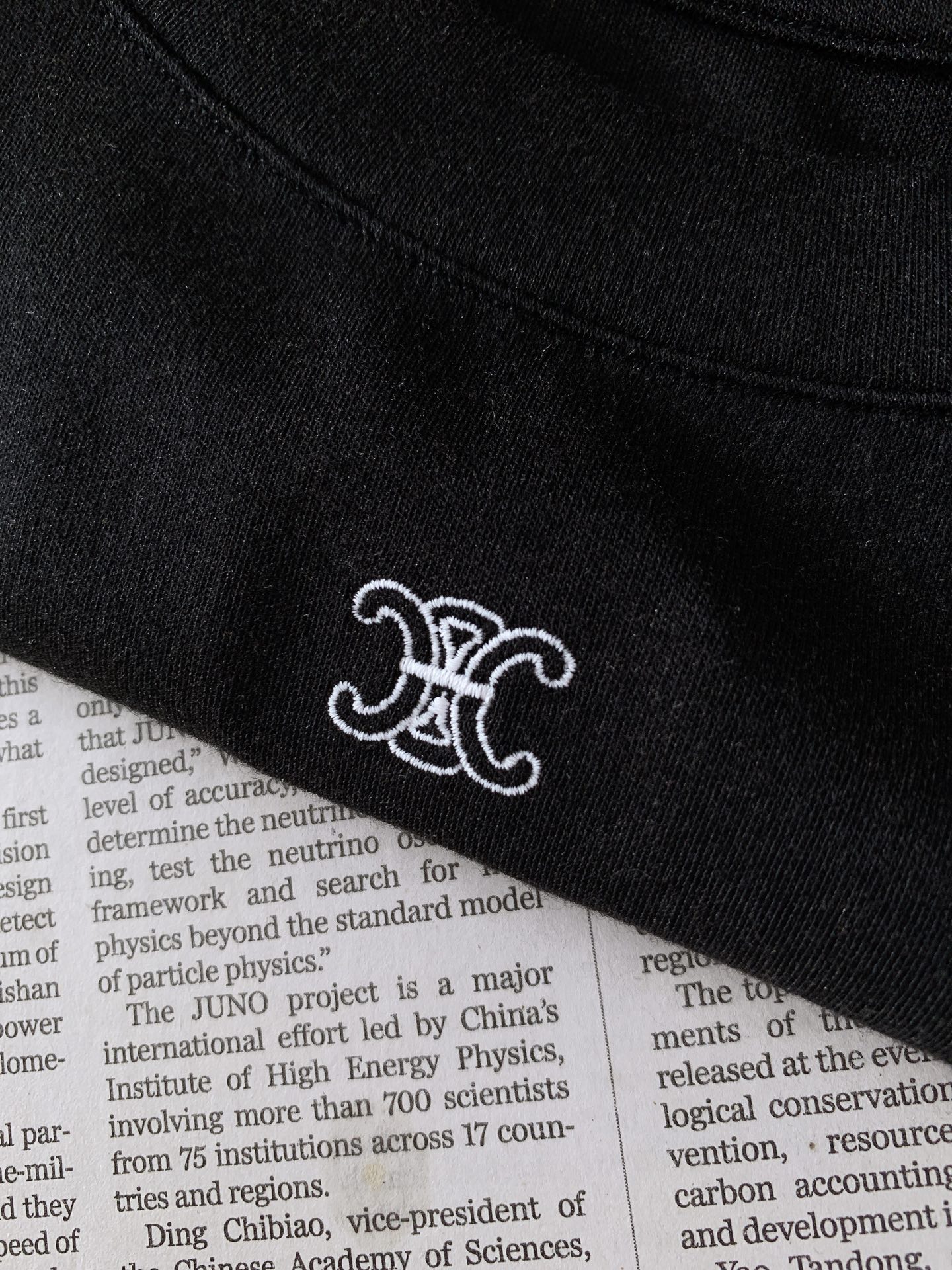 Celine 赛琳 2026FW早秋新品 凯旋门刺绣基础短袖T恤👕重磅高支棉面料,软糯亲肤垂感十足,上身不闷不塌。胸前 Celine 赛琳 2026FW早秋新品 凯旋门刺绣基础短袖T恤👕重磅高支棉面料,软糯亲肤垂感十足,上身不闷不塌。胸前