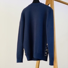 LouisVuitton 路易威登 2026FW早秋新品 大花卉圆领针织衫🥼选用高品质混纺针织面料,手感软糯细腻,垂感在 LouisVuitton 路易威登 2026FW早秋新品 大花卉圆领针织衫🥼选用高品质混纺针织面料,手感软糯细腻,垂感在
