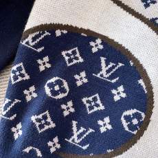 LouisVuitton 路易威登 2026FW早秋新品 大花卉圆领针织衫🥼选用高品质混纺针织面料,手感软糯细腻,垂感在 LouisVuitton 路易威登 2026FW早秋新品 大花卉圆领针织衫🥼选用高品质混纺针织面料,手感软糯细腻,垂感在