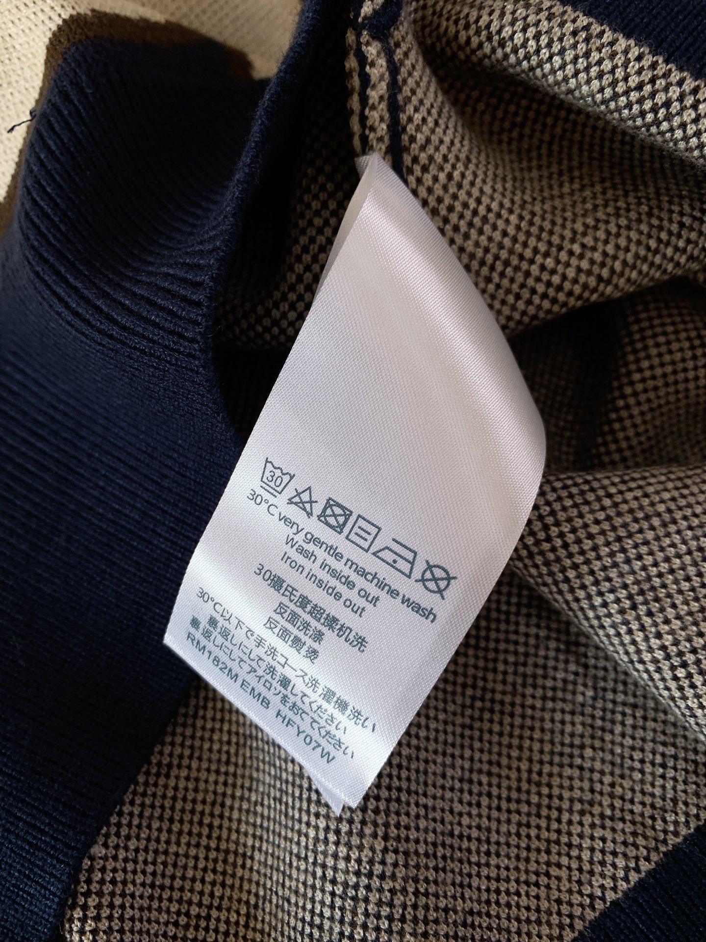 LouisVuitton 路易威登 2026FW早秋新品 大花卉圆领针织衫🥼选用高品质混纺针织面料,手感软糯细腻,垂感在 LouisVuitton 路易威登 2026FW早秋新品 大花卉圆领针织衫🥼选用高品质混纺针织面料,手感软糯细腻,垂感在