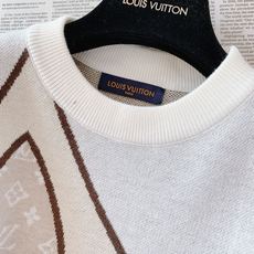 LouisVuitton 路易威登 2026FW早秋新品 大花卉圆领针织衫🥼选用高品质混纺针织面料,手感软糯细腻,垂感在 LouisVuitton 路易威登 2026FW早秋新品 大花卉圆领针织衫🥼选用高品质混纺针织面料,手感软糯细腻,垂感在