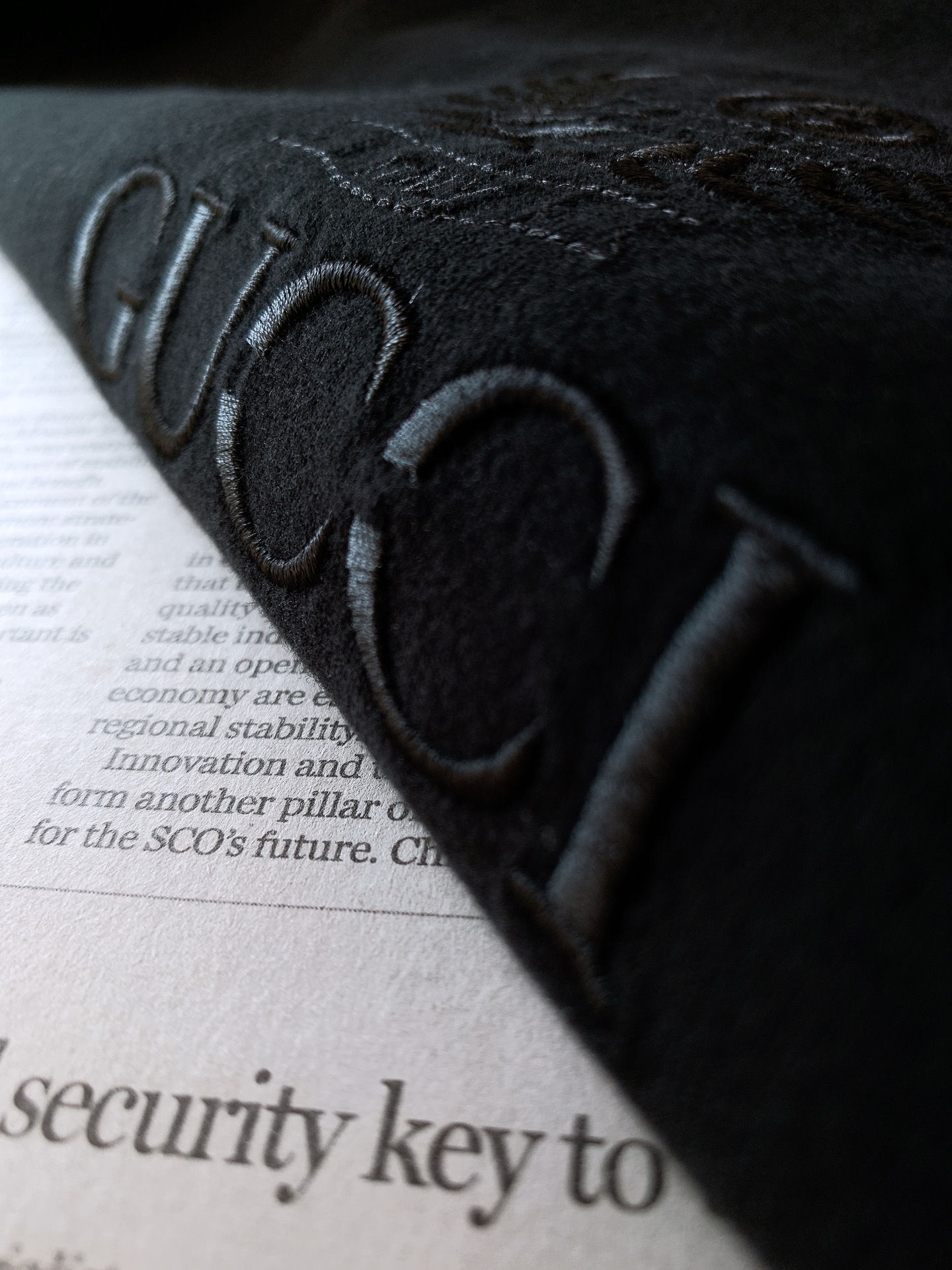 Gucci 古驰 2026FW早秋新品 重磅刺绣T恤👕甄选长绒棉料子,手感细腻扎实,上身挺括有型不贴身。胸前麦穗GG立体 Gucci 古驰 2026FW早秋新品 重磅刺绣T恤👕甄选长绒棉料子,手感细腻扎实,上身挺括有型不贴身。胸前麦穗GG立体