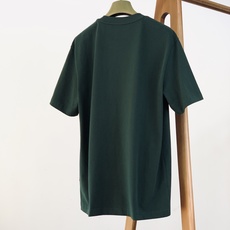 Gucci 古驰 2026FW早秋新品 重磅刺绣T恤👕甄选长绒棉料子,手感细腻扎实,上身挺括有型不贴身。胸前麦穗GG立体 Gucci 古驰 2026FW早秋新品 重磅刺绣T恤👕甄选长绒棉料子,手感细腻扎实,上身挺括有型不贴身。胸前麦穗GG立体