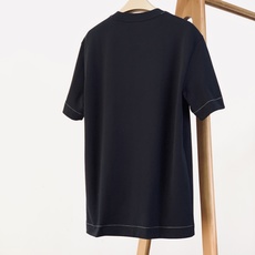 Burberry 巴宝莉 2026FW早秋新品 经典骑士标圆领短袖T恤👕重磅长绒棉面料手感软糯垂顺,上身挺括不塌。左胸复 Burberry 巴宝莉 2026FW早秋新品 经典骑士标圆领短袖T恤👕重磅长绒棉面料手感软糯垂顺,上身挺括不塌。左胸复
