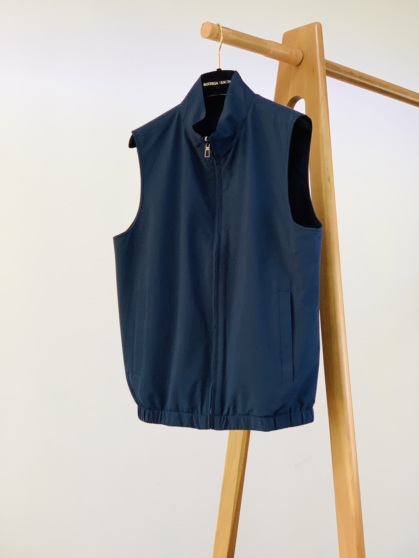 LoroPiana L.P FW早秋新品 Loro Piana双面穿马甲🎽 甄选高端双料织造,一面细腻针织亲肤柔和,另 LoroPiana L.P FW早秋新品 Loro Piana双面穿马甲🎽 甄选高端双料织造,一面细腻针织亲肤柔和,另