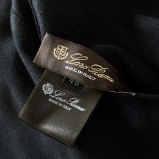 LoroPiana L.P FW早秋新品 Loro Piana双面穿马甲🎽 甄选高端双料织造,一面细腻针织亲肤柔和,另 LoroPiana L.P FW早秋新品 Loro Piana双面穿马甲🎽 甄选高端双料织造,一面细腻针织亲肤柔和,另