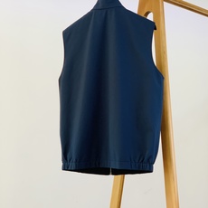 LoroPiana L.P FW早秋新品 Loro Piana双面穿马甲🎽 甄选高端双料织造,一面细腻针织亲肤柔和,另 LoroPiana L.P FW早秋新品 Loro Piana双面穿马甲🎽 甄选高端双料织造,一面细腻针织亲肤柔和,另