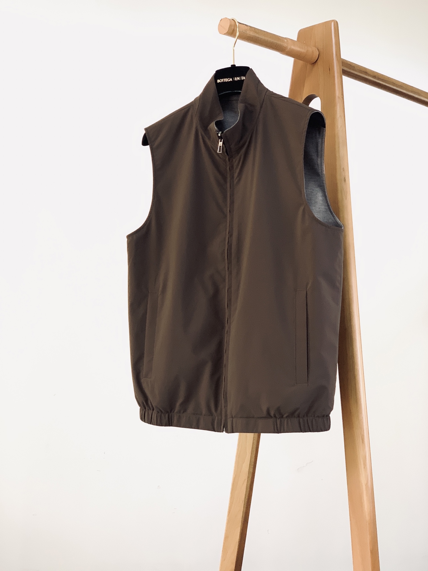 LoroPiana L.P FW早秋新品 Loro Piana双面穿马甲🎽 甄选高端双料织造,一面细腻针织亲肤柔和,另 LoroPiana L.P FW早秋新品 Loro Piana双面穿马甲🎽 甄选高端双料织造,一面细腻针织亲肤柔和,另