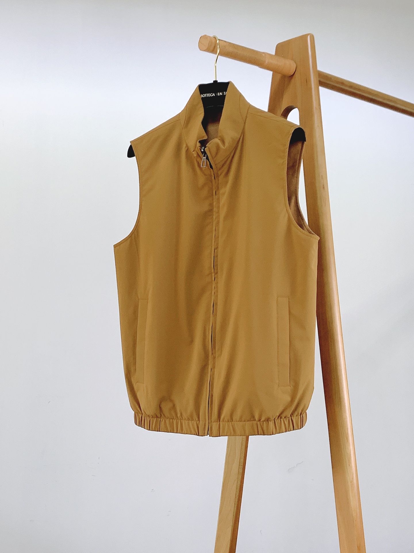 LoroPiana L.P FW早秋新品 Loro Piana双面穿马甲🎽 甄选高端双料织造,一面细腻针织亲肤柔和,另 LoroPiana L.P FW早秋新品 Loro Piana双面穿马甲🎽 甄选高端双料织造,一面细腻针织亲肤柔和,另