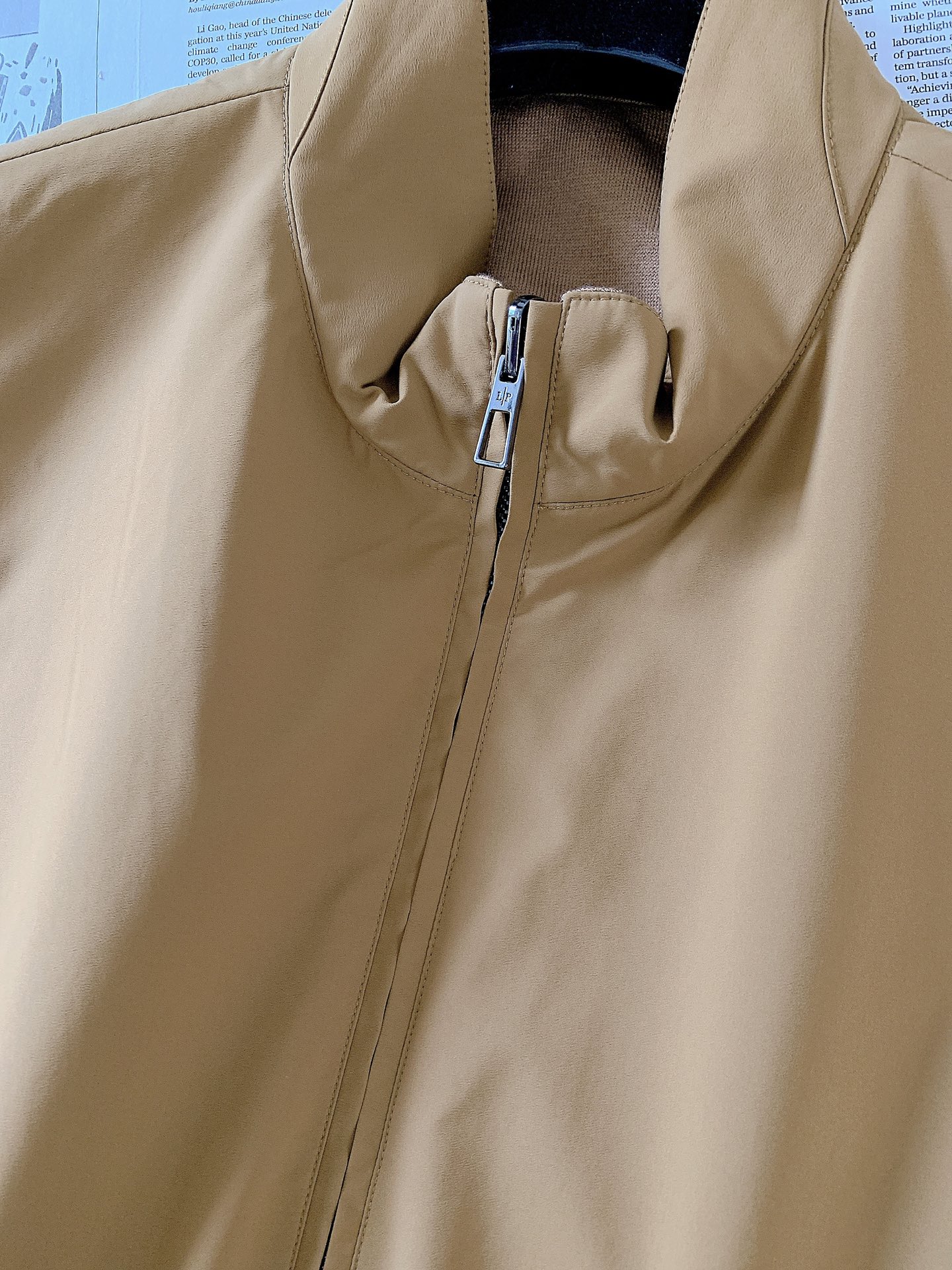 LoroPiana L.P FW早秋新品  Loro Piana双面穿马甲🎽 甄选高端双料织造，一面细腻针织亲肤柔和，另