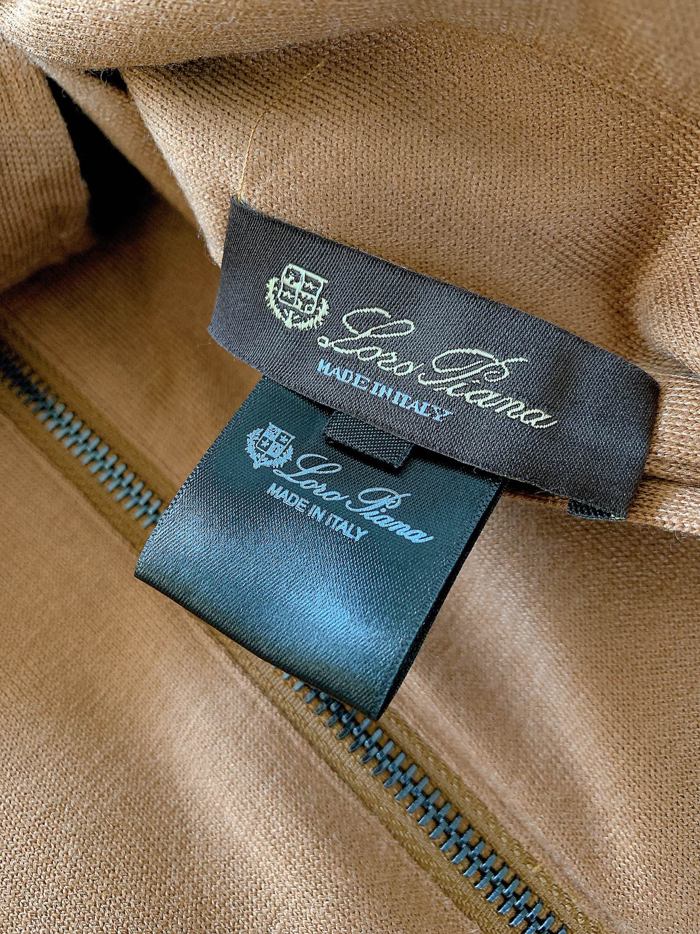 LoroPiana L.P FW早秋新品  Loro Piana双面穿马甲🎽 甄选高端双料织造，一面细腻针织亲肤柔和，另