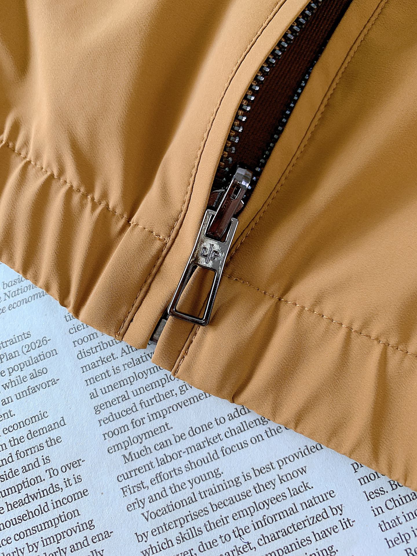 LoroPiana L.P FW早秋新品  Loro Piana双面穿马甲🎽 甄选高端双料织造，一面细腻针织亲肤柔和，另