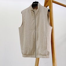 LoroPiana L.P FW早秋新品 Loro Piana双面穿马甲🎽 甄选高端双料织造,一面细腻针织亲肤柔和,另 LoroPiana L.P FW早秋新品 Loro Piana双面穿马甲🎽 甄选高端双料织造,一面细腻针织亲肤柔和,另