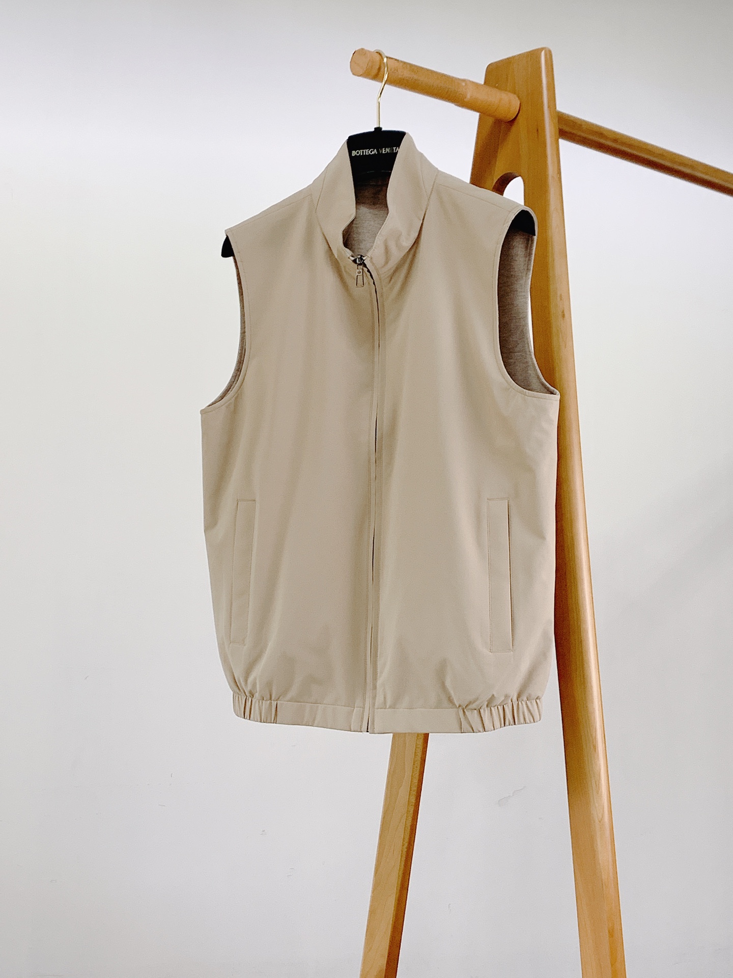 LoroPiana L.P FW早秋新品 Loro Piana双面穿马甲🎽 甄选高端双料织造,一面细腻针织亲肤柔和,另 LoroPiana L.P FW早秋新品 Loro Piana双面穿马甲🎽 甄选高端双料织造,一面细腻针织亲肤柔和,另