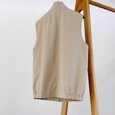 LoroPiana L.P FW早秋新品 Loro Piana双面穿马甲🎽 甄选高端双料织造,一面细腻针织亲肤柔和,另 LoroPiana L.P FW早秋新品 Loro Piana双面穿马甲🎽 甄选高端双料织造,一面细腻针织亲肤柔和,另