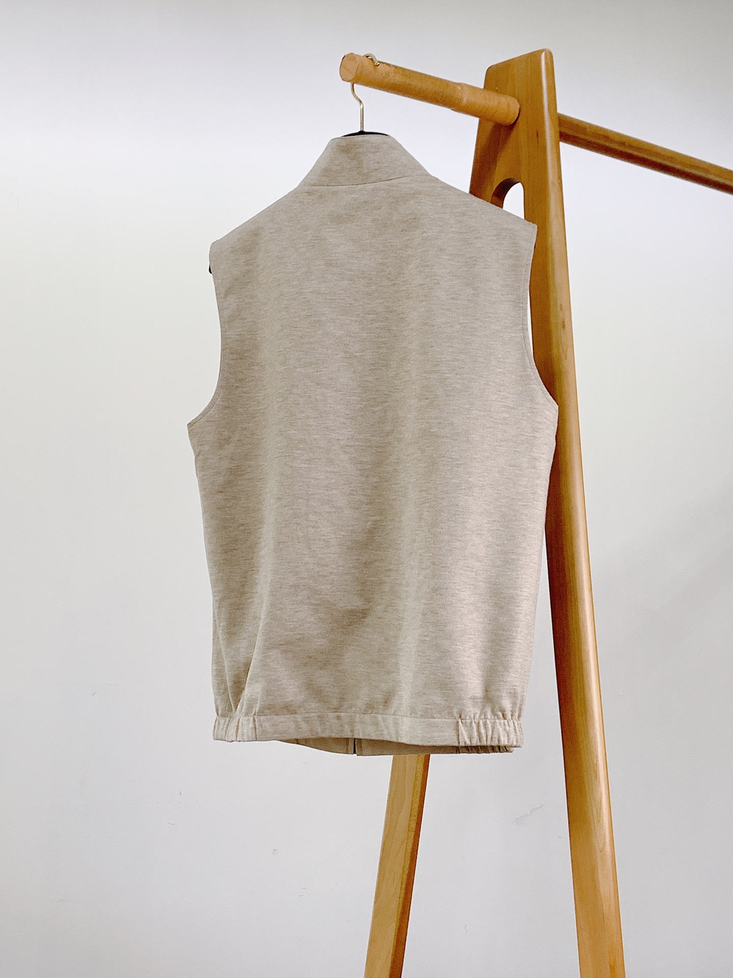 LoroPiana L.P FW早秋新品 Loro Piana双面穿马甲🎽 甄选高端双料织造,一面细腻针织亲肤柔和,另 LoroPiana L.P FW早秋新品 Loro Piana双面穿马甲🎽 甄选高端双料织造,一面细腻针织亲肤柔和,另