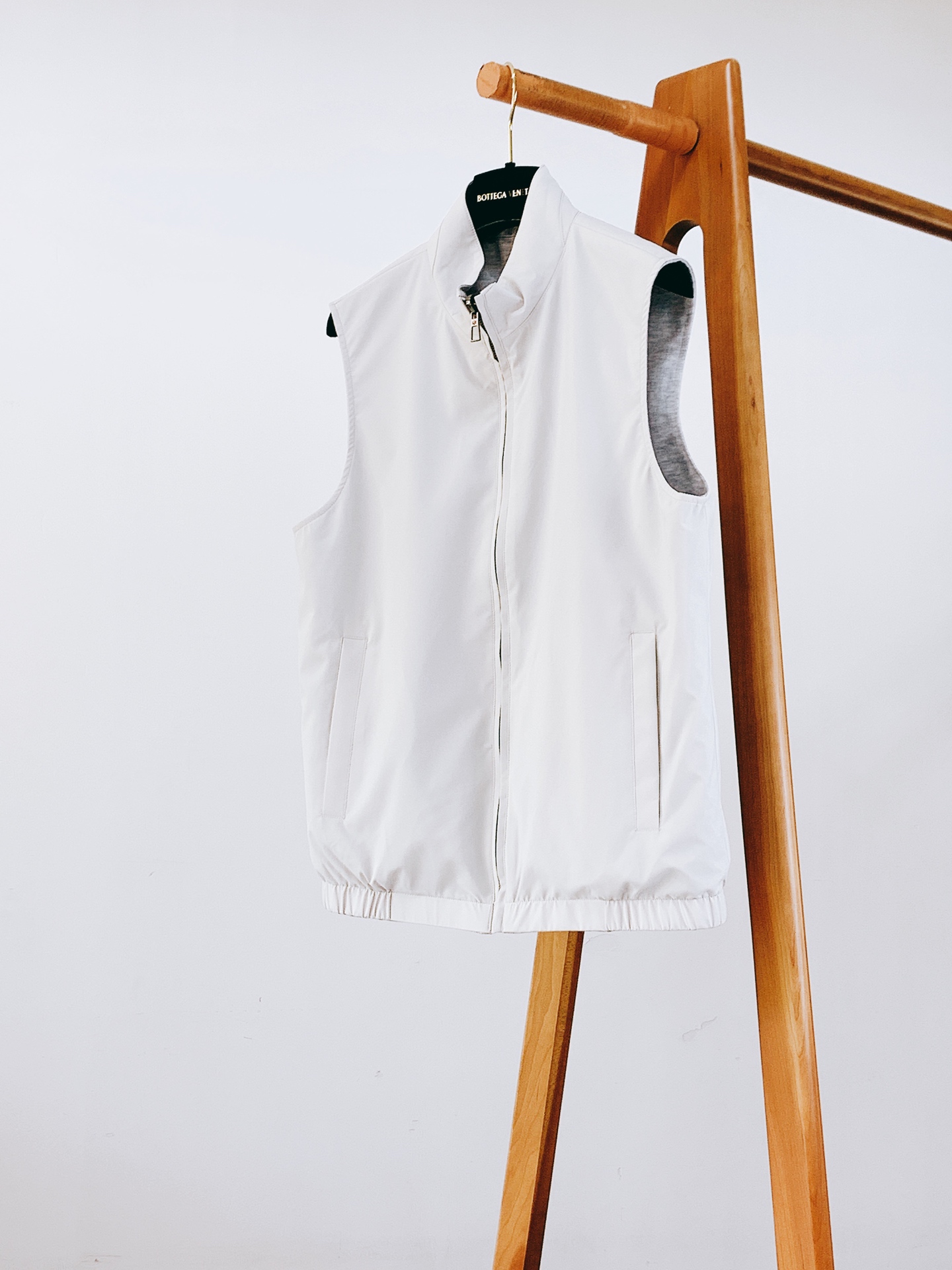 LoroPiana L.P FW早秋新品 Loro Piana双面穿马甲🎽 甄选高端双料织造,一面细腻针织亲肤柔和,另 LoroPiana L.P FW早秋新品 Loro Piana双面穿马甲🎽 甄选高端双料织造,一面细腻针织亲肤柔和,另