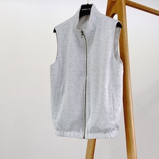 LoroPiana L.P FW早秋新品 Loro Piana双面穿马甲🎽 甄选高端双料织造,一面细腻针织亲肤柔和,另 LoroPiana L.P FW早秋新品 Loro Piana双面穿马甲🎽 甄选高端双料织造,一面细腻针织亲肤柔和,另