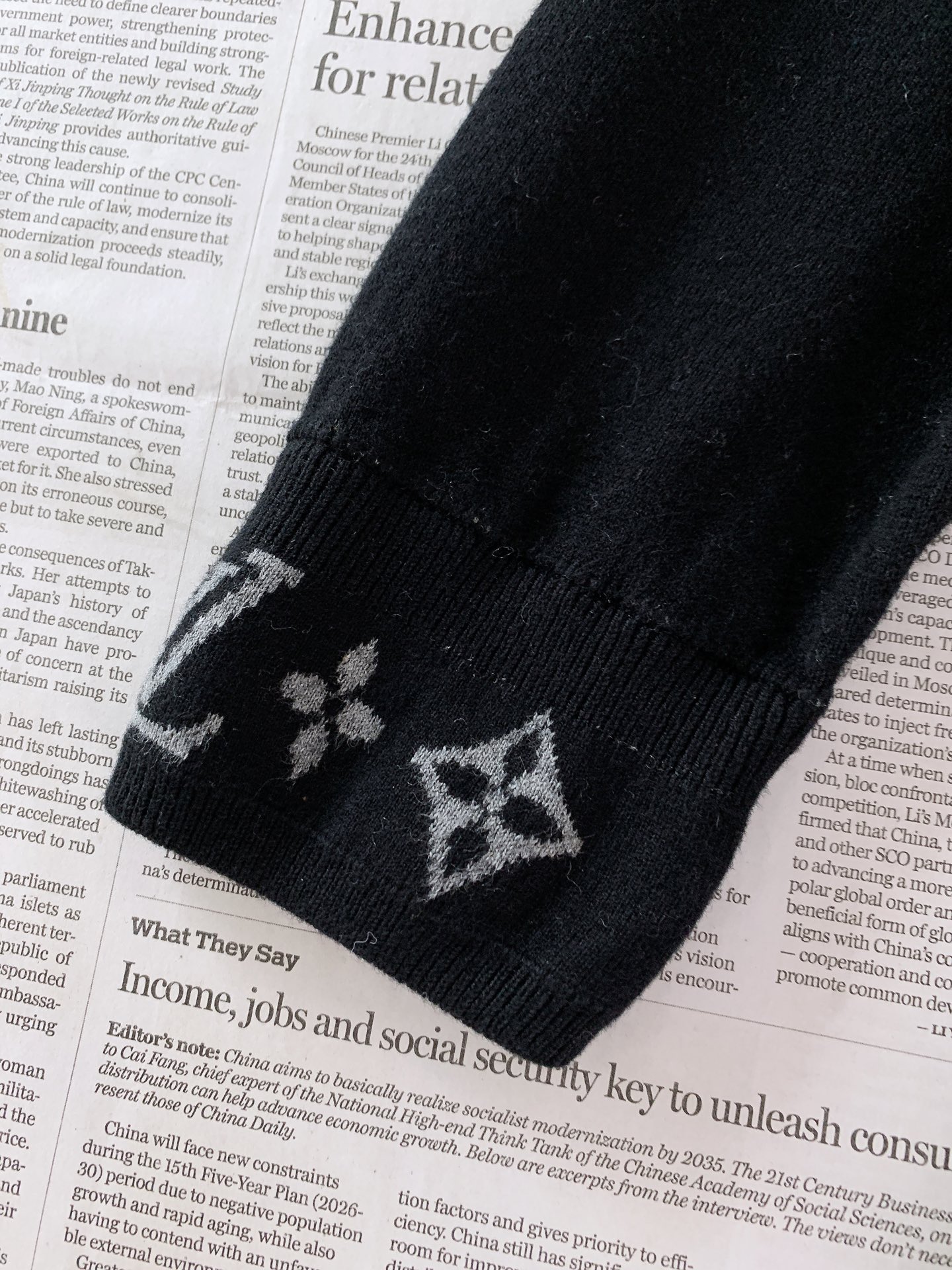 LouisVuitton 路易威登 拉链针织开衫🥼 甄选细腻羊毛针织面料,触感软糯顺滑,针织密度扎实,自带柔和肌理感,保 LouisVuitton 路易威登 拉链针织开衫🥼 甄选细腻羊毛针织面料,触感软糯顺滑,针织密度扎实,自带柔和肌理感,保