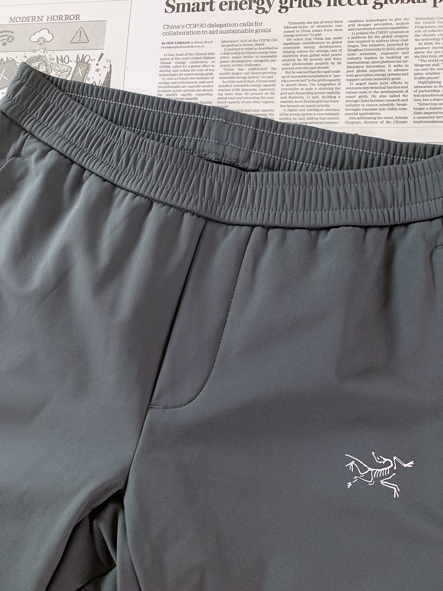 ARCTERYX 始祖鸟 2026FW早秋新品 机能加绒休闲裤👖复合三防面料,外层防泼耐磨,内里薄绒锁温,秋冬穿舒适不臃 ARCTERYX 始祖鸟 2026FW早秋新品 机能加绒休闲裤👖复合三防面料,外层防泼耐磨,内里薄绒锁温,秋冬穿舒适不臃