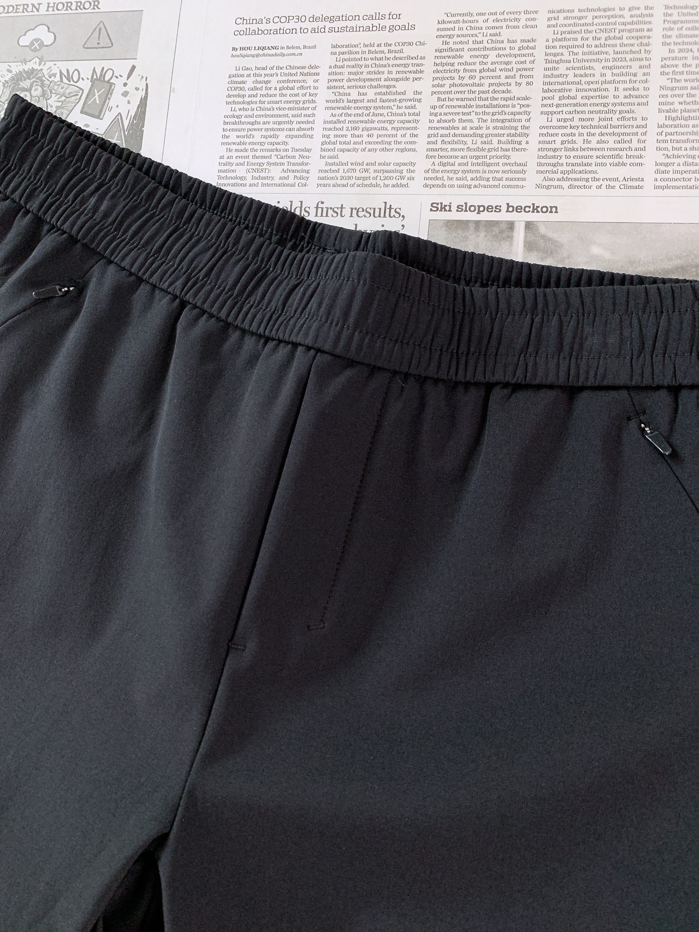 DESCENTE 迪桑特 2026FW早秋新品 机能休闲裤👖高弹速干机能面料,顺滑抗皱,透气不闷还带有防泼水面料特性。 DESCENTE 迪桑特 2026FW早秋新品 机能休闲裤👖高弹速干机能面料,顺滑抗皱,透气不闷还带有防泼水面料特性。