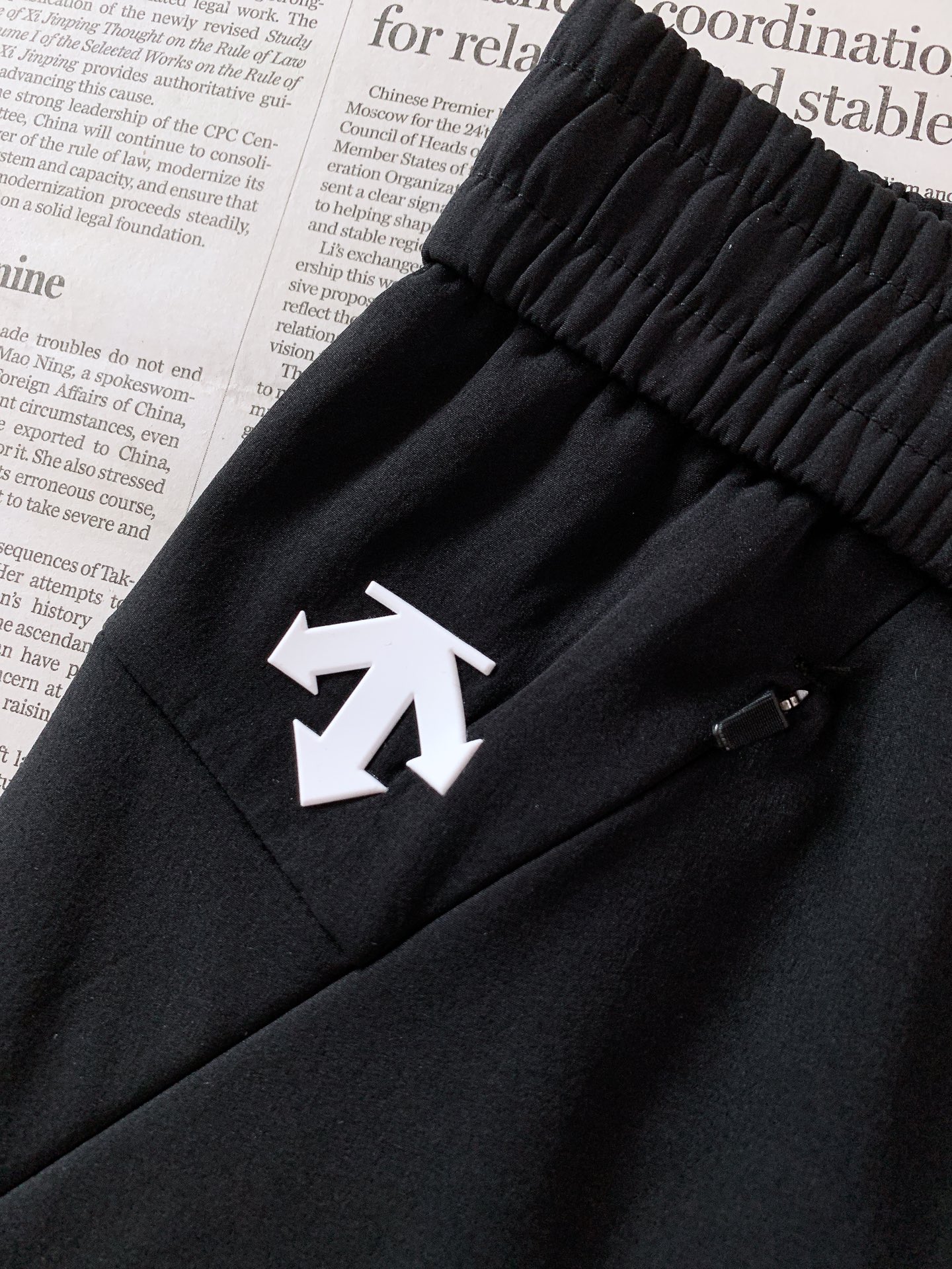 DESCENTE 迪桑特 2026FW早秋新品 机能休闲裤👖高弹速干机能面料,顺滑抗皱,透气不闷还带有防泼水面料特性。 DESCENTE 迪桑特 2026FW早秋新品 机能休闲裤👖高弹速干机能面料,顺滑抗皱,透气不闷还带有防泼水面料特性。