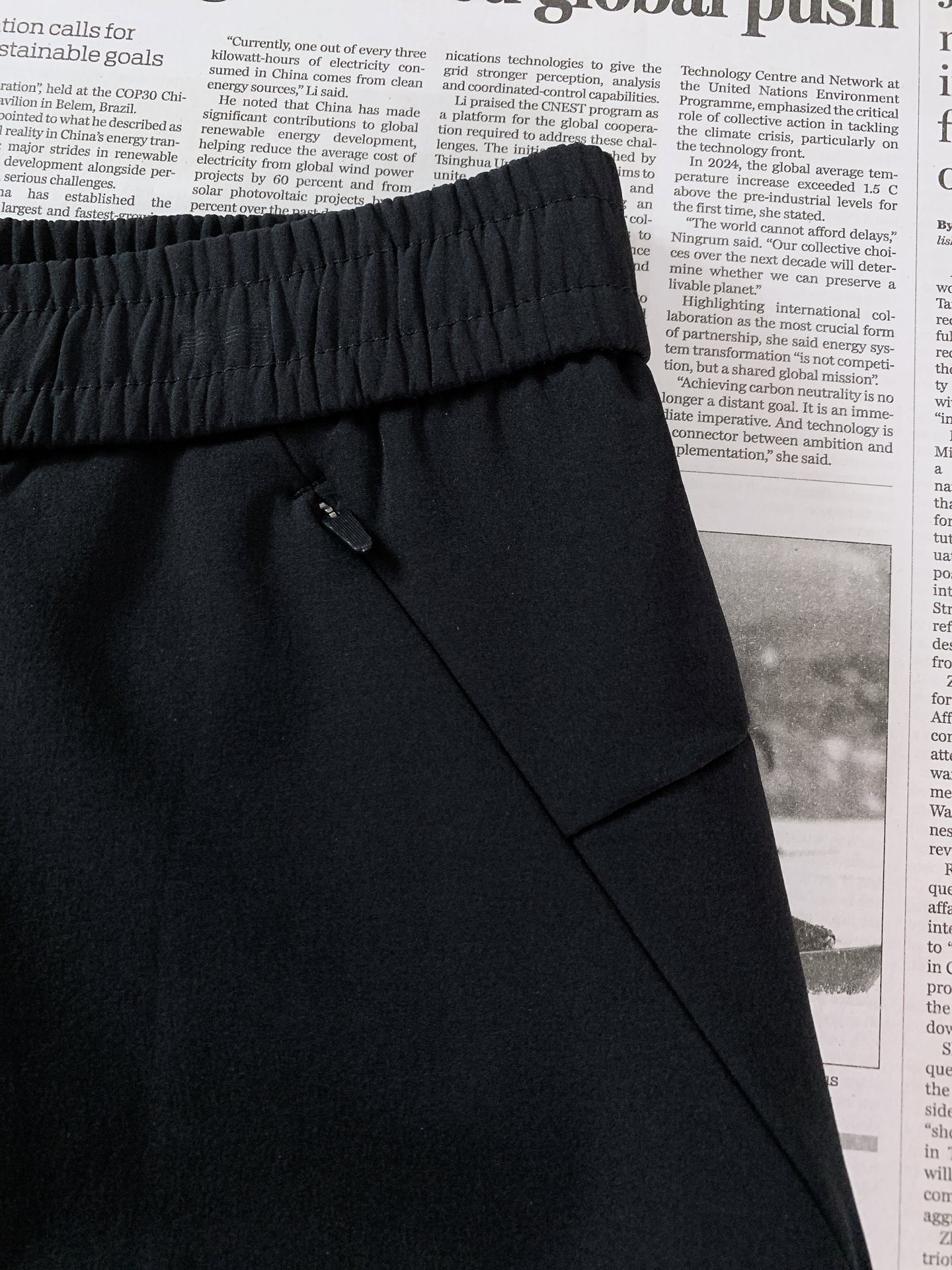DESCENTE 迪桑特 2026FW早秋新品 机能休闲裤👖高弹速干机能面料,顺滑抗皱,透气不闷还带有防泼水面料特性。 DESCENTE 迪桑特 2026FW早秋新品 机能休闲裤👖高弹速干机能面料,顺滑抗皱,透气不闷还带有防泼水面料特性。
