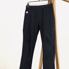 DESCENTE 迪桑特 2026FW早秋新品 机能休闲裤👖高弹速干机能面料,顺滑抗皱,透气不闷还带有防泼水面料特性。 DESCENTE 迪桑特 2026FW早秋新品 机能休闲裤👖高弹速干机能面料,顺滑抗皱,透气不闷还带有防泼水面料特性。