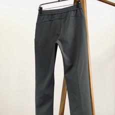 DESCENTE 迪桑特 2026FW早秋新品 机能休闲裤👖高弹速干机能面料,顺滑抗皱,透气不闷还带有防泼水面料特性。 DESCENTE 迪桑特 2026FW早秋新品 机能休闲裤👖高弹速干机能面料,顺滑抗皱,透气不闷还带有防泼水面料特性。