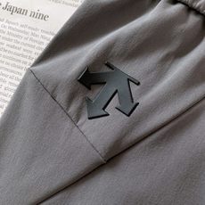 DESCENTE 迪桑特 2026FW早秋新品 机能休闲裤👖高弹速干机能面料,顺滑抗皱,透气不闷还带有防泼水面料特性。 DESCENTE 迪桑特 2026FW早秋新品 机能休闲裤👖高弹速干机能面料,顺滑抗皱,透气不闷还带有防泼水面料特性。