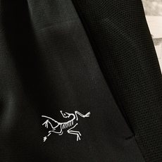 ARCTERYX 始祖鸟 2026FW早秋新品 机能休闲直筒裤👖硬核户外面料,轻薄速干还带防泼水效果。腰侧拼接透气网布, ARCTERYX 始祖鸟 2026FW早秋新品 机能休闲直筒裤👖硬核户外面料,轻薄速干还带防泼水效果。腰侧拼接透气网布,
