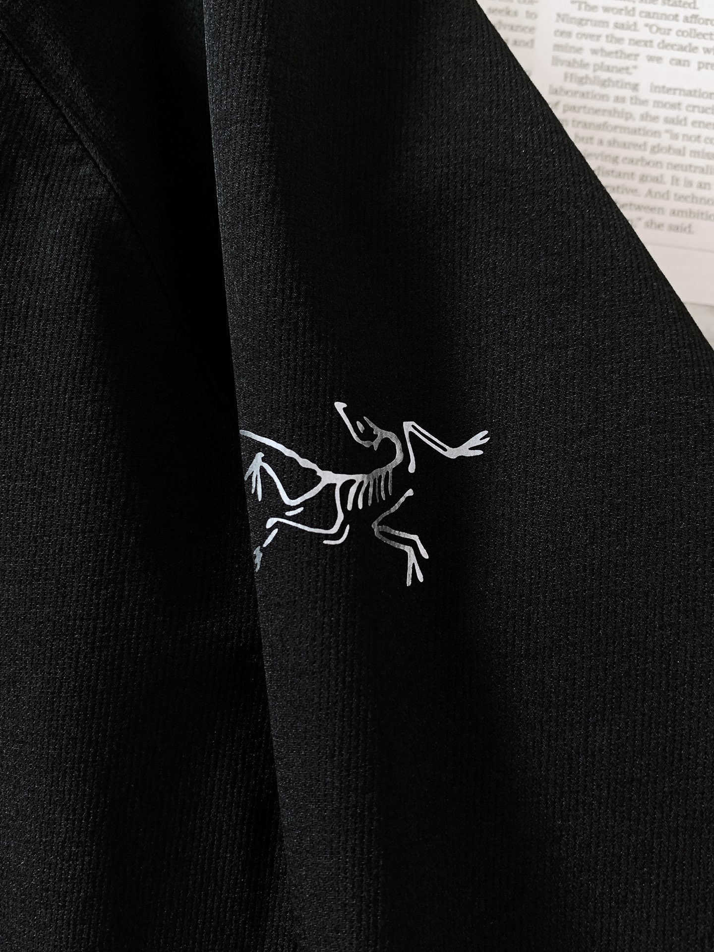ARCTERYX 始祖鸟 2026FW早秋新品 连帽硬壳冲锋衣,专业级机能面料,防水透气耐磨。立体连帽带可调节抽绳,撞色 ARCTERYX 始祖鸟 2026FW早秋新品 连帽硬壳冲锋衣,专业级机能面料,防水透气耐磨。立体连帽带可调节抽绳,撞色