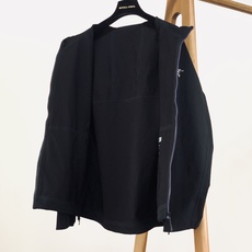 ARCTERYX 始祖鸟 2026FW早秋新品 连帽硬壳冲锋衣,专业级机能面料,防水透气耐磨。立体连帽带可调节抽绳,撞色 ARCTERYX 始祖鸟 2026FW早秋新品 连帽硬壳冲锋衣,专业级机能面料,防水透气耐磨。立体连帽带可调节抽绳,撞色