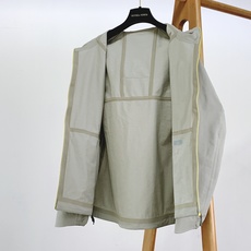 ARCTERYX 始祖鸟 2026FW早秋新品 连帽硬壳冲锋衣,专业级机能面料,防水透气耐磨。立体连帽带可调节抽绳,撞色 ARCTERYX 始祖鸟 2026FW早秋新品 连帽硬壳冲锋衣,专业级机能面料,防水透气耐磨。立体连帽带可调节抽绳,撞色