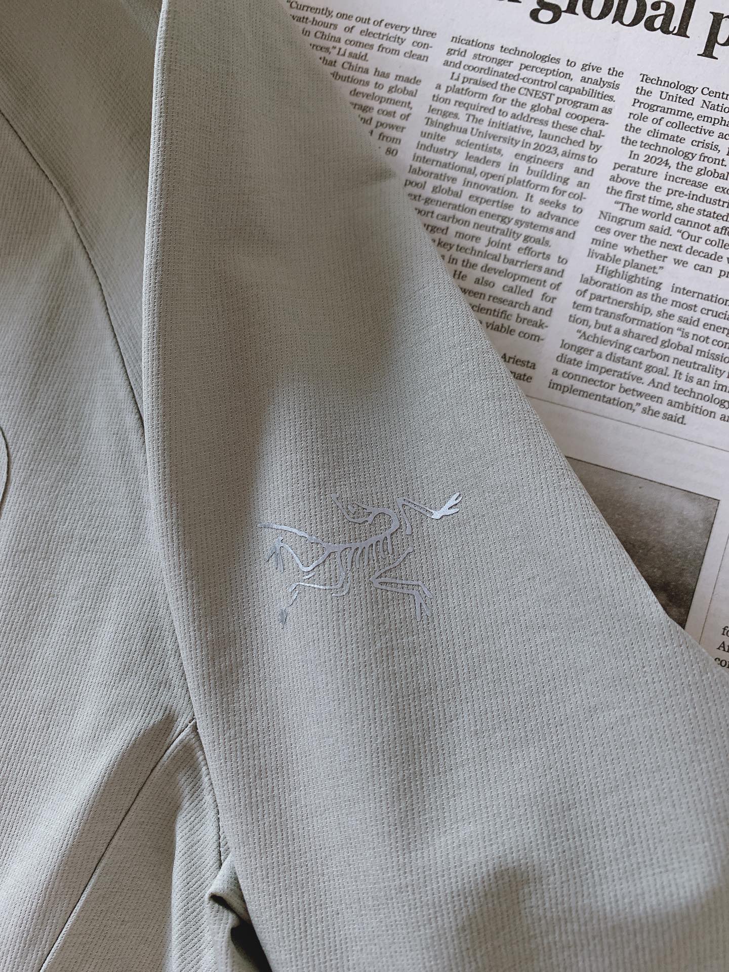 ARCTERYX 始祖鸟 2026FW早秋新品 连帽硬壳冲锋衣,专业级机能面料,防水透气耐磨。立体连帽带可调节抽绳,撞色 ARCTERYX 始祖鸟 2026FW早秋新品 连帽硬壳冲锋衣,专业级机能面料,防水透气耐磨。立体连帽带可调节抽绳,撞色
