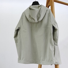 ARCTERYX 始祖鸟 2026FW早秋新品 连帽硬壳冲锋衣,专业级机能面料,防水透气耐磨。立体连帽带可调节抽绳,撞色 ARCTERYX 始祖鸟 2026FW早秋新品 连帽硬壳冲锋衣,专业级机能面料,防水透气耐磨。立体连帽带可调节抽绳,撞色