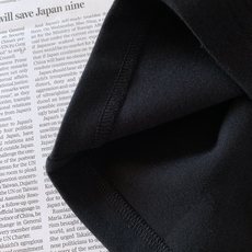 Loewe 罗意威 2026FW早秋新品 休闲长袖打底衫,重磅高支棉面料,上手软糯有分量,垂感优秀。正面暗纹提花Anag Loewe 罗意威 2026FW早秋新品 休闲长袖打底衫,重磅高支棉面料,上手软糯有分量,垂感优秀。正面暗纹提花Anag