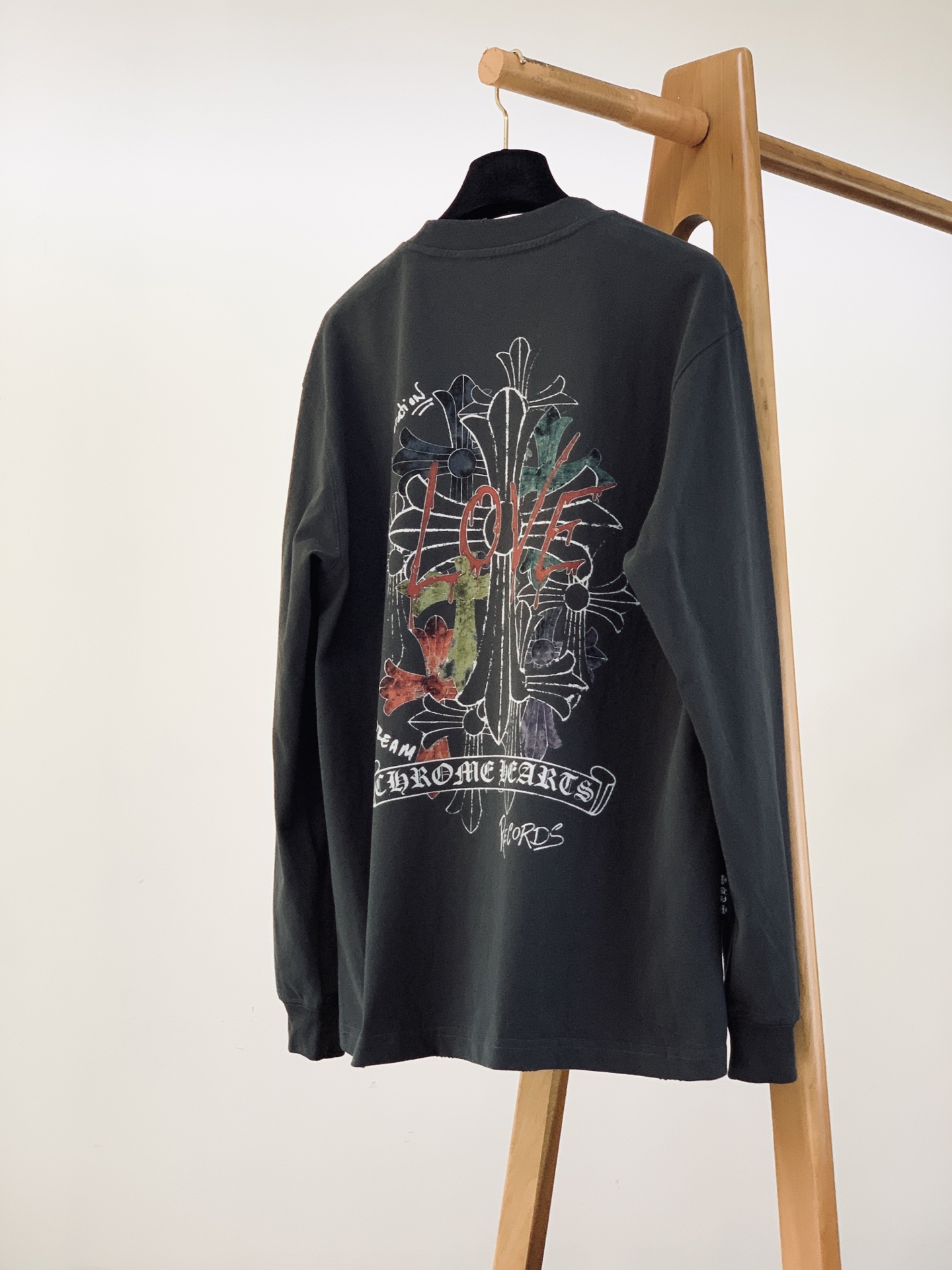 Chrome Hearts 克罗心 2026FW早秋新品 水彩十字长袖打底T恤🥼重磅水洗纯棉料子,软糯厚实,落肩宽松版 Chrome Hearts 克罗心 2026FW早秋新品 水彩十字长袖打底T恤🥼重磅水洗纯棉料子,软糯厚实,落肩宽松版