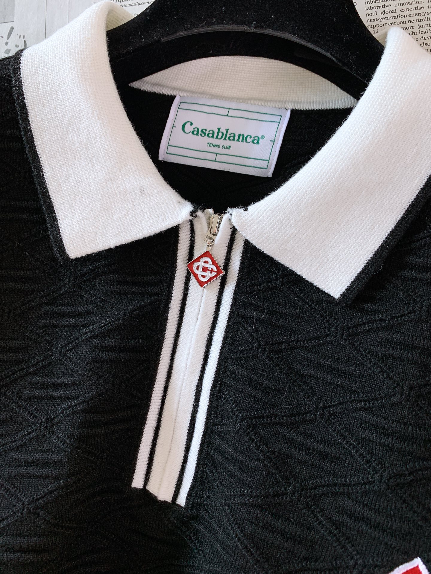 Casablanca 卡萨布兰卡 2026FW早秋新品 菱格提花半拉链Polo针织衫,Tennis Club经典系列, Casablanca 卡萨布兰卡 2026FW早秋新品 菱格提花半拉链Polo针织衫,Tennis Club经典系列,