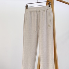LoroPiana L.P FW早秋新品 羊毛混纺休闲直筒裤👖意式轻奢标杆款。面料软糯垂顺,自带高级哑光肌理,抗皱好打 LoroPiana L.P FW早秋新品 羊毛混纺休闲直筒裤👖意式轻奢标杆款。面料软糯垂顺,自带高级哑光肌理,抗皱好打