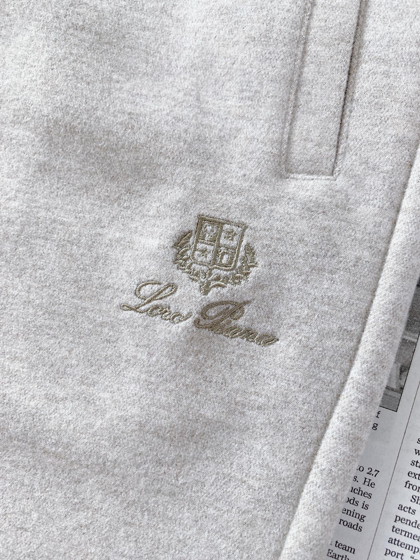 LoroPiana L.P FW早秋新品  羊毛混纺休闲直筒裤👖意式轻奢标杆款。面料软糯垂顺，自带高级哑光肌理，抗皱好打