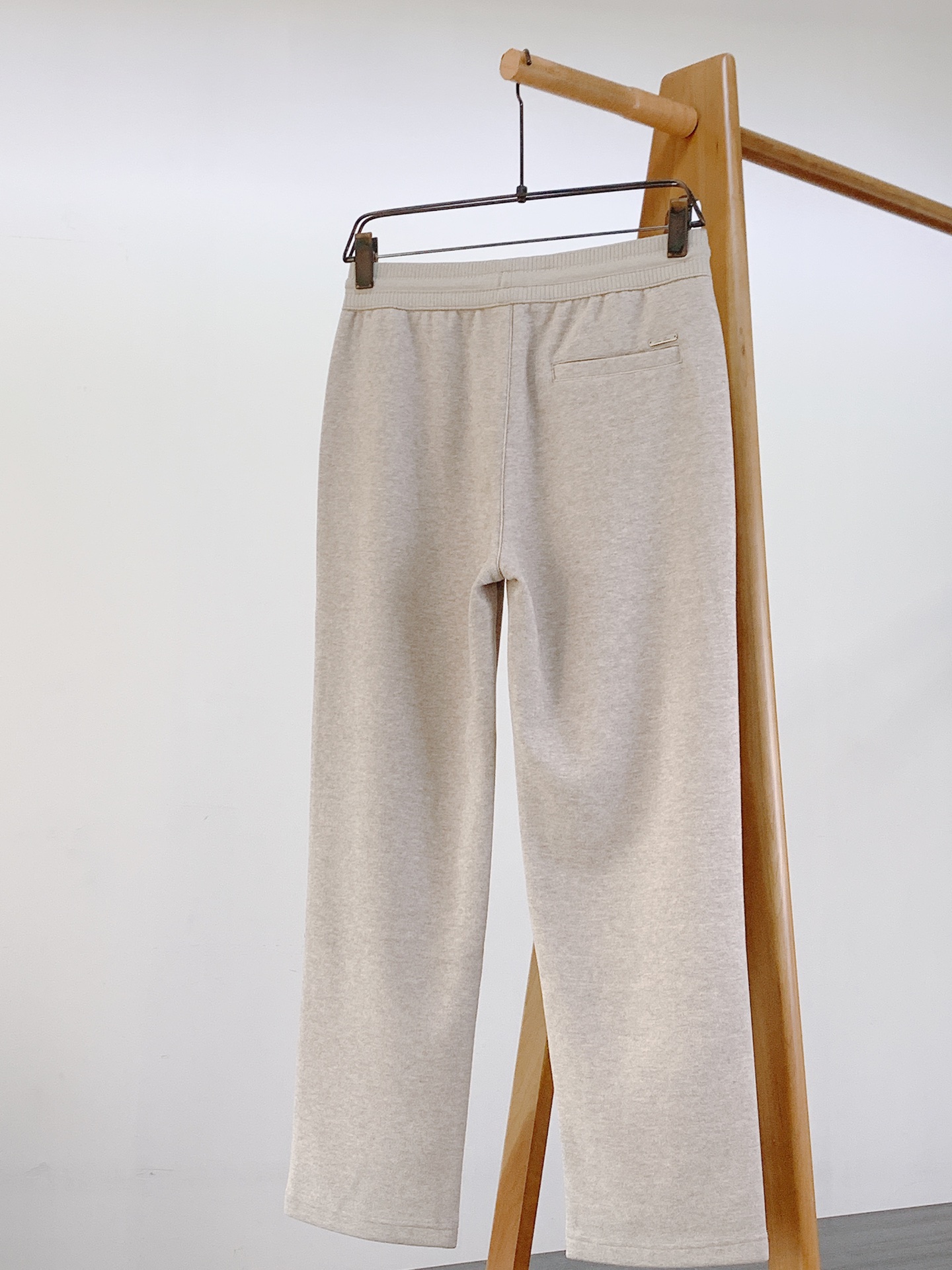 LoroPiana L.P FW早秋新品  羊毛混纺休闲直筒裤👖意式轻奢标杆款。面料软糯垂顺，自带高级哑光肌理，抗皱好打