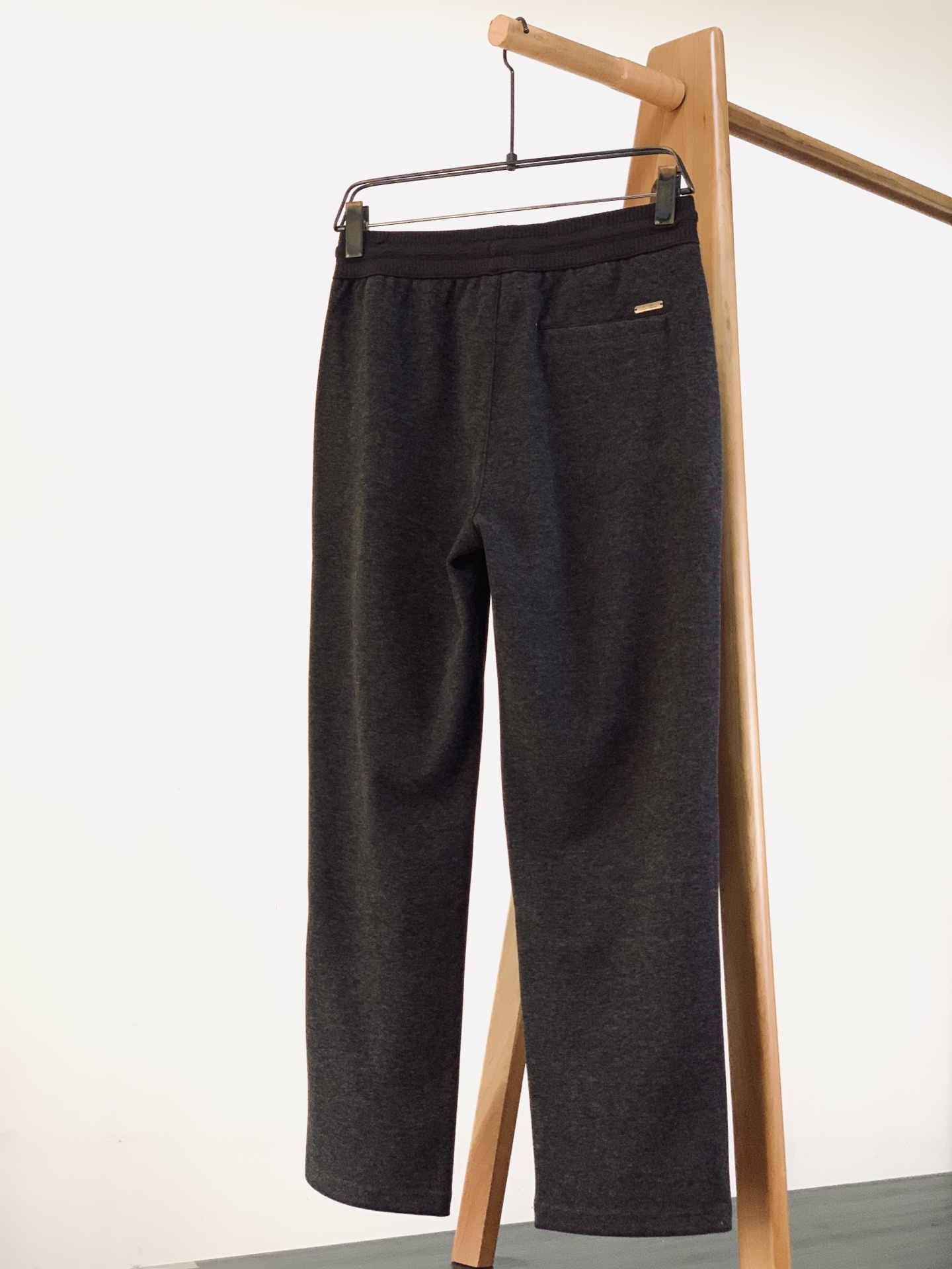 LoroPiana L.P FW早秋新品  羊毛混纺休闲直筒裤👖意式轻奢标杆款。面料软糯垂顺，自带高级哑光肌理，抗皱好打