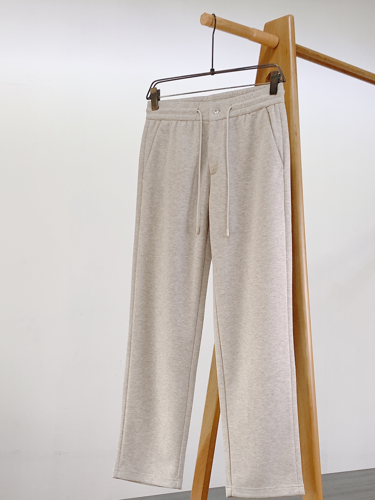 LoroPiana L.P FW早秋新品 Loro Piana重磅休闲直筒裤,意式轻奢的质感体现!精选高端混纺针织料子 LoroPiana L.P FW早秋新品 Loro Piana重磅休闲直筒裤,意式轻奢的质感体现!精选高端混纺针织料子