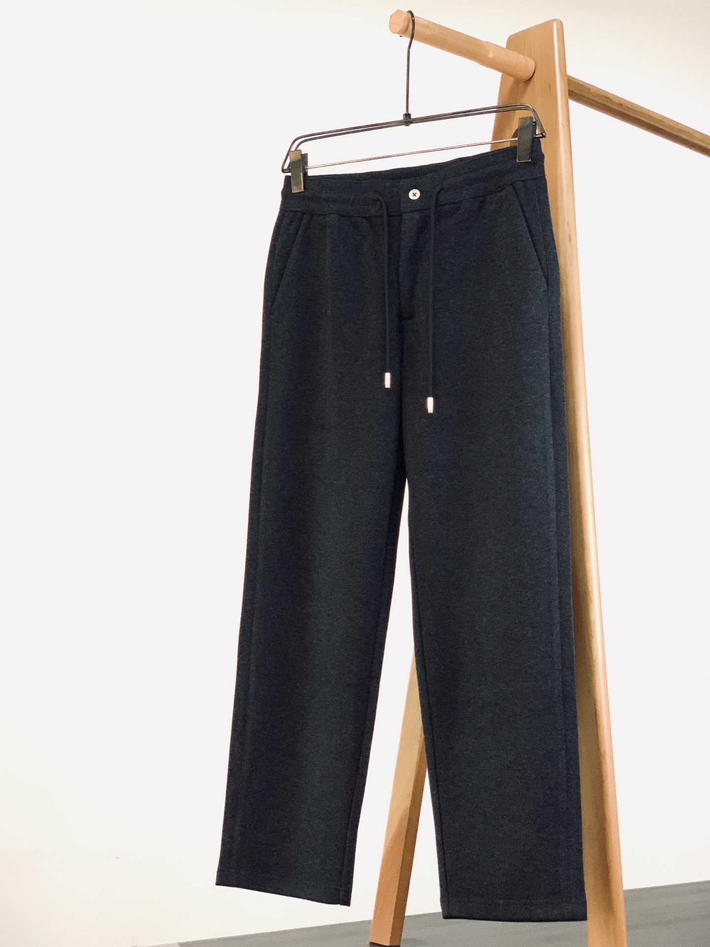 LoroPiana L.P FW早秋新品 Loro Piana重磅休闲直筒裤,意式轻奢的质感体现!精选高端混纺针织料子 LoroPiana L.P FW早秋新品 Loro Piana重磅休闲直筒裤,意式轻奢的质感体现!精选高端混纺针织料子