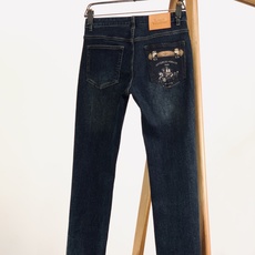 LouisVuitton 路易威登 2026FW早秋新品 复古马车印花牛仔裤👖重磅水洗牛仔面料,自带高级做旧色泽。经典五 LouisVuitton 路易威登 2026FW早秋新品 复古马车印花牛仔裤👖重磅水洗牛仔面料,自带高级做旧色泽。经典五
