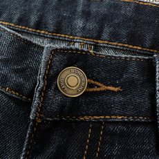 Burberry 巴宝莉 2026FW早秋新品 原色直筒牛仔裤👖重磅弹力牛仔面料,复古深蓝水洗,质感一眼到位。古铜金属纽 Burberry 巴宝莉 2026FW早秋新品 原色直筒牛仔裤👖重磅弹力牛仔面料,复古深蓝水洗,质感一眼到位。古铜金属纽